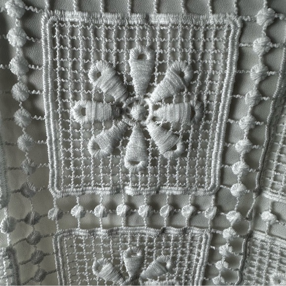 ELIZABETH and JAMES Ivory Sleeveless Floral Crochet  Tank Top Size Large - Picture 5 of 10